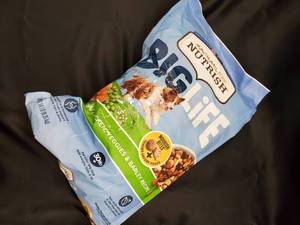 Rachel Ray Nurtrish - Savory Chicken Veggies & Barley 14lb (Damaged Bag)