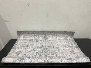 lot 270 image: 4x6 Grey and White Designed Area Rug