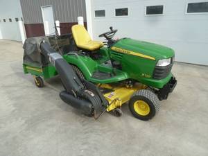 lot 2 image: John Deere X 720 Ultimate