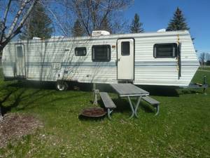 lot 5 image: 1994 Dutchmen Travel Trailer 36