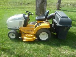 lot 11 image: Cub Cadet GT- 2550 Garden Tractor