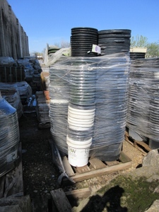 lot 710 image: ASSORTED SIZE, PLASTIC NURSERY POTS - USED ONE TIME