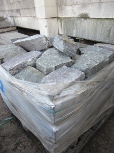 lot 756 image: WOLFEBORO GRANITE WALLSTONE - NEW - FULL PALLET
