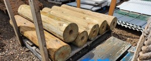 lot 796 image: 4 FT. TREATED LOGS
