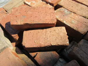 lot 725 image: CLAY BRICK PAVERS - NEW