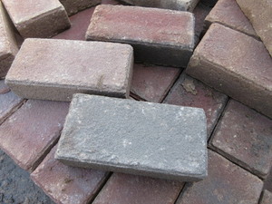 lot 741 image: CLAY PAVERS - NEW