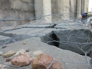 lot 777 image: BLUESTONE, LAKESIDE WALLSTONE WSAWN TOP & BOTTOM - NEW