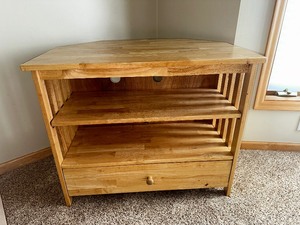 lot 1 image: Mission Corner TV Console Stand Measuring 36 x 24 x 29