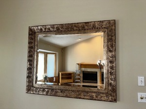 lot 5 image: Antique Gold Elegant Vintage Wall Mirror Measuring 51.5 x 41