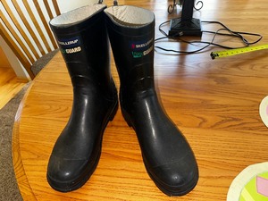 lot 9 image: Pair of Mens Size 13 Skellerup Mud Guard Boots