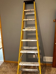 lot 20 image: Werner Yellow 8 Ladder