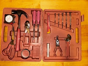 lot 28 image: Ladies Toolkit