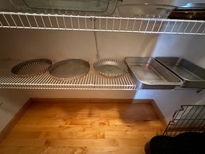 lot 32 image: Lot of Baking Dishes