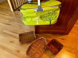lot 34 image: Insulated Market Bag and Woven Baskets