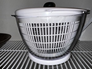 lot 37 image: Large Kitchenaid Salad Spinner