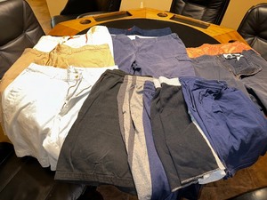 lot 50 image: 12 Pairs of Mens Shorts Size 44