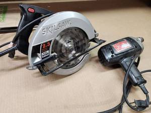 lot 65 image: 2.3 HP Skilsaw Circular Saw and 38 Sears Drill
