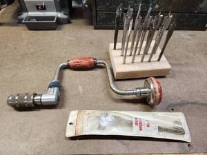 lot 71 image: Vintage Craftsman Ratcheting Augur with Speed Drill Bits