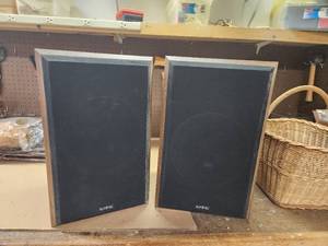 lot 75 image: 1 Pair Vintage Infinity Speakers