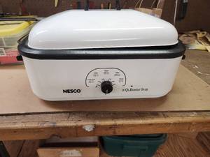 lot 90 image: Vintage Nesco 18 Qt. Roaster Oven - Tested Operational