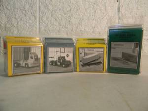 lot 12 image: 4 MAGNUSON MODELS N SCALE - MODEL OTTAWA HI-CAB 439-807 - TRUCK TRACTOR 439-808 - 40 CONTAINER CHASSIS 439-809 - 48 CONTAINER CHASSIS 439-811 - IN BOX - GREAT PIECES - SEE PICTURES