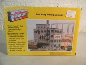 lot 24 image: WALTHERS N Scale CORNERSTONE SERIES RED WING MILLING COMPANY #933-3212 - IN BOX WITH WRAP - FANTASTIC PIECE - SEE PICTURES