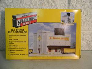 lot 26 image: WALTHERS N Scale CORNERSTONE SERIES R.J. FROST ICE & STORAGE #933-3220 - IN BOX - FANTASTIC PIECE - SEE PICTURES