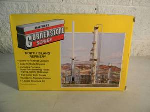 lot 28 image: WALTHERS N Scale CORNERSTONE SERIES NORTH ISLAND REFINERY #933-3219 - IN BOX - FANTASTIC PIECE - SEE PICTURES