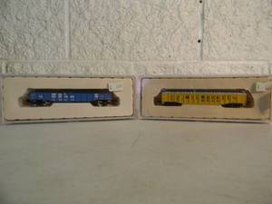 lot 38 image: 2 - CON-COR N Scale MILWAUKEE ROAD 50 CURD GONDOLA #0001-001839 & GREAT NORTHERN 50 STEEL GONDOLA #0001-01151D - IN BOX - FANTASTIC PIECES - SEE PICTURES