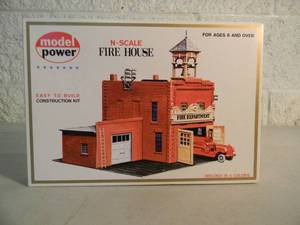 lot 44 image: MODEL POWER N SCALE FIRE HOUSE #1511 - IN BOX - GREAT PIECE - SEE PICTURES