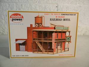 lot 47 image: MODEL POWER N SCALE RAILROAD HOTEL #1512 - IN BOX - GREAT PIECE - SEE PICTURES