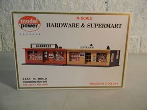 lot 48 image: MODEL POWER N SCALE HARDWARE & SUPERMARKET #1534 - IN BOX - GREAT PIECE - SEE PICTURES
