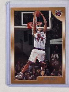 lot 27 image: Vince Carter Rookie 1999 Topps No. 199