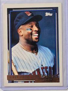 lot 108 image: Kirby Puckett 1992 Topps Gold No. 575