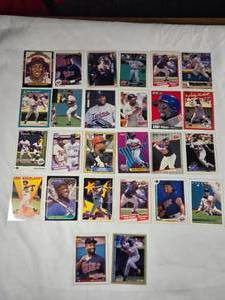 lot 114 image: Lot of 26 Kirby Puckett Cards