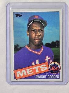 lot 137 image: Dwight Gooden Rookie 1985 Topps No. 620