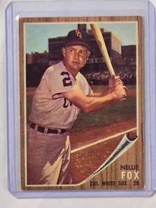 lot 179 image: Nellie Fox 1962 Topps No. 73 Vintage Baseball Card