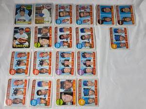 lot 206 image: Lot of 19 Late 60s Topps High Number Vintage Baseball Cards