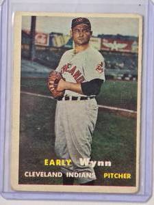 lot 224 image: Early Wynn1957 Topps No. 40 Vintage Baseball Card