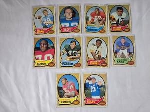 lot 282 image: Lot of 10 Vintage 1970 Topps Football Cards