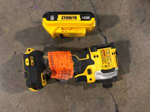 DEWALT ATOMIC 20V Max Lithium-Ion Brushless Cordless Compact 14 in. Impact Driver with 2.0Ah Battery Only Customer Returns See Pictures