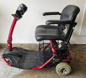 lot 25 image: Golden Liteway GL-100 Mobility Scooter
