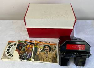 lot 30 image: Viewmaster, viewmaster Light Attachment and Stereo Reels. Reels of Return from Witch Mountain, Muppets, Garfield, Batman, CHIPs, Welcome Back Kotter, Mount Rushmore and Badlands