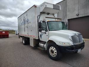 lot 1 image: 2003 International Reefer Truck