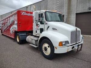 lot 3 image: 2007 Kenworth Semi Tractor