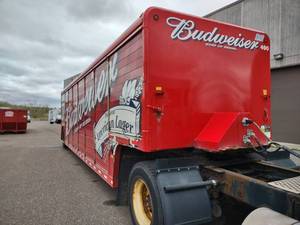 lot 5 image: 2011 Mickey 16 Bay Beverage Trailer