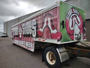 lot 6 image: 2003 Mickey 16 Bay Beverage Trailer