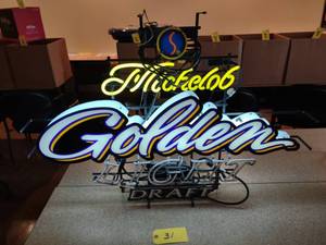lot 31 image: Michelob Golden Light Draft Neon Si...