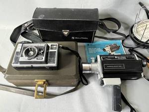lot 48 image: VTG Bell and Howell Super 8 Movie Camera w Light and VTG Kodak Instamatic Camera