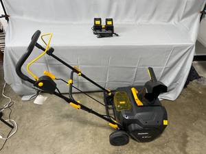 lot 1 image: Snow Blower Yard Works 2 x 20 V LHON Battery Powered w Two 20V Batteries 4.0 Ah & Charger